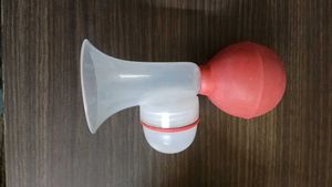 MANUAL BREAST PUMP