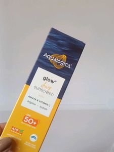 Aqualogica Glow+ Dewy Sunscreen