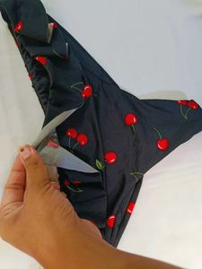🇳🇿💫♥️ Cherry Print Ruffeld Bottom Wear