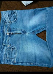 Blue Jeans Ke Sath White Shirt Free