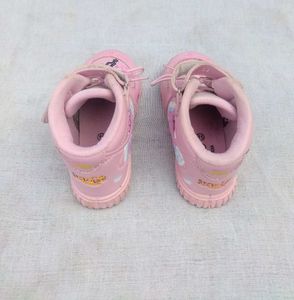 Kids Girls Pink Shoes – Like New Condition