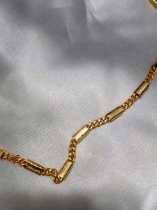 Stunning Imitation Gold Chain for Fashionistas.
