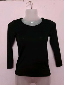 UNIQLO HEATTECH Black Tshirt