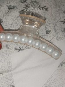 Pearl Hair Claw Clip