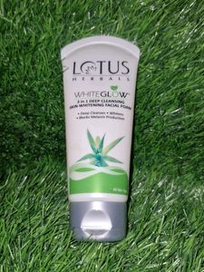 Lotus Whiteglow 3in1 Facewash