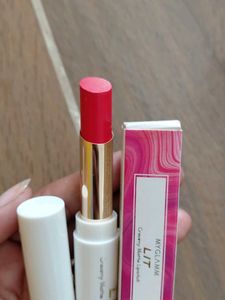 Myglamm LIT Lipstick - Red