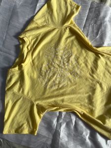 🌸Yellow Graphic Tee 🌸