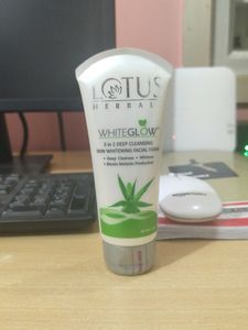 Lotus Herbals Whiteglow Facewash