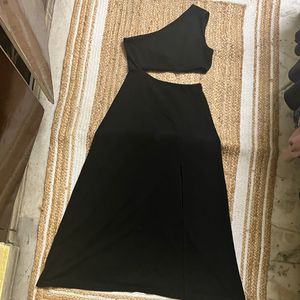 Black Cutout Shoulder Dress 🖤