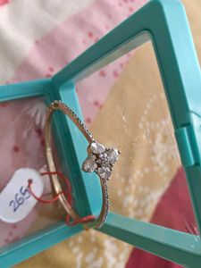 Elegant Gold Braslate