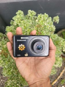 SAMSUNG DV 100 Dual Screen Digital Camera
