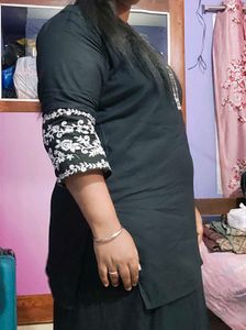 Mahira&#39;s Black Embroidered Kurti