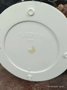 serving box with glass lid