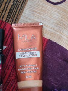 Foundation eyeliner clutcher and hair rubber