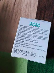 Venusia Moisturizing Cream 100g