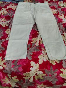 WHITE JEANS