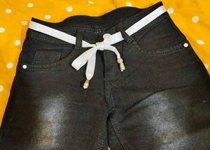 Black Capri Jeans with Ribbon