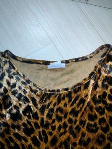Leopard Print Crop Top🐆🤎Shinny Texture.
