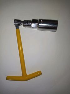 Induro Spark Plug Tool