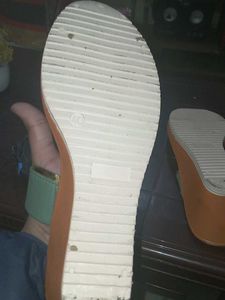 Short heel ladies footwear Totally new