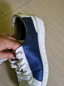 SALEl- Tommy Hilfiger converse