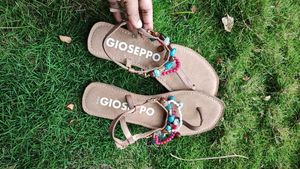 Gioseppo Sandals With Stones. Size 41