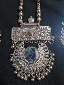Silver Tone Necklace &amp; Earring Set
