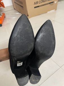 Black Pumps