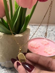 Gold Floral Pendant Necklace