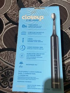 Closeup Sonic Expert Toothbrush