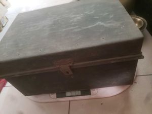 Vintage Trunk Iron Very Cute