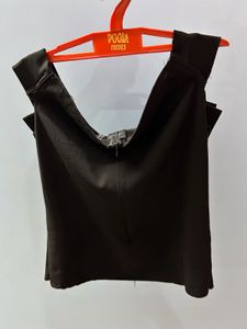 Chic Black Pearl Bow Top
