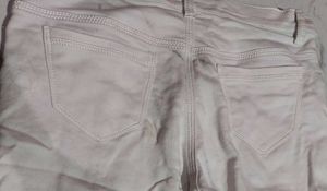 Beige/Off-White Skinny Jeans