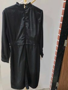 Elegant Black Dress Perfect For An Evening Out