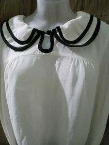 Cute beige top with collar