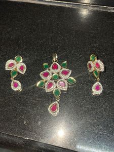 Floral Pendant Necklace & Earring Set