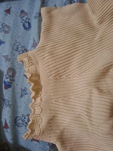 Turtle neck sleeveless top