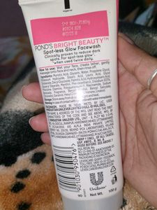 Pond&#39;s Bright Beauty Facewash