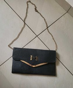 Chic Black &amp; Gold Chain Clutch