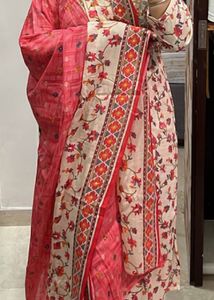 Kurta Pant Dupatta Set.