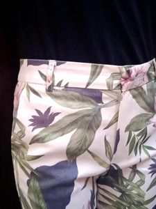 New🥳  Creamy floral Print Pants 🌸