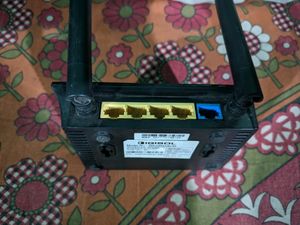DIGISOL WIFI ROUTER, WITHOUT ADAPTOR, DONT KNOW WORKING OR NOT, BUT AT YOUR OWN RISK