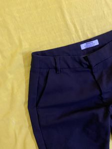 Bershka Black Mid rise Capri( Waist 30)