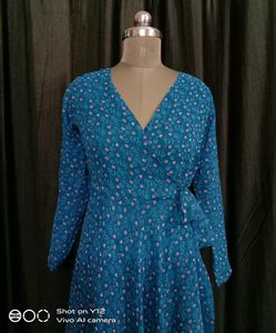 Blue Floral Print Wrap Dress 🌸
