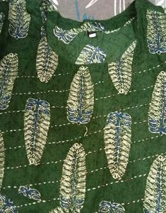 Green leaf-patterned dress
