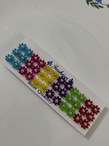 18 pairs of Floral studs