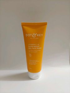 Dot & Key Vitamin-C Face Wash