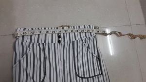 BLACK &amp; WHITE STRIPPED JEGGING PANT