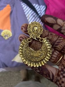 2 Earrings And Maang Teeka Sets