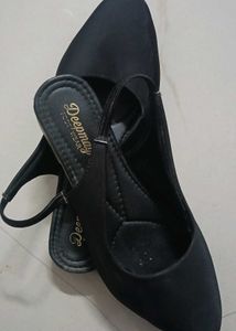Black Flat Sandal